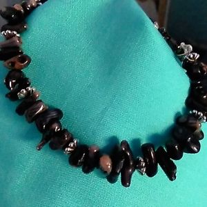 Oggie design coral braslet